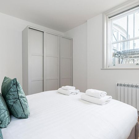 Stylish 1 Bed Flats In Soho, Next To Piccadilly Circus And Trafalgar Square London Kültér fotó