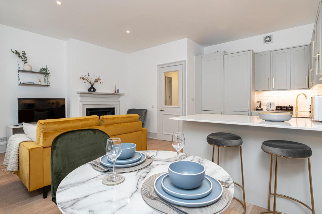 Stylish 1 Bed Flats In Soho, Next To Piccadilly Circus And Trafalgar Square London Kültér fotó