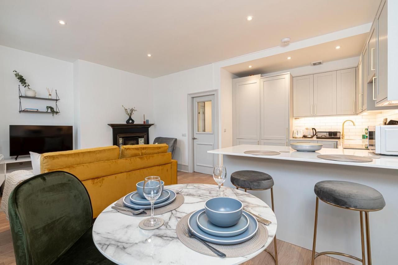 Stylish 1 Bed Flats In Soho, Next To Piccadilly Circus And Trafalgar Square London Kültér fotó